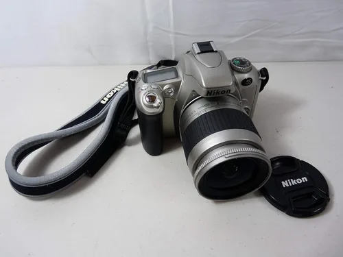 Nikon Cámara SLR N55 de 1.378 in con lente de zoom de 1.102-3.150 in