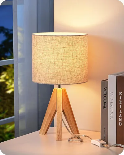 Vista 15 de EDISHINE Lámpara de Mesa Pequeña de 14.17", Lámpara de Mesita de Noche con Trípode de Madera, Pantalla Hueca de Color Madera Natural y PVC Blanco