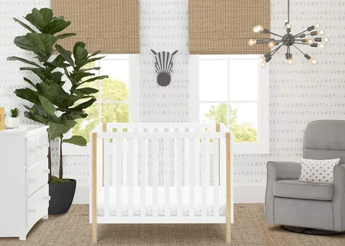 Vista 2 de Delta Children Gio Mini Cuna con colchón de 2.75" incluido, Blanco Bianca/Natural