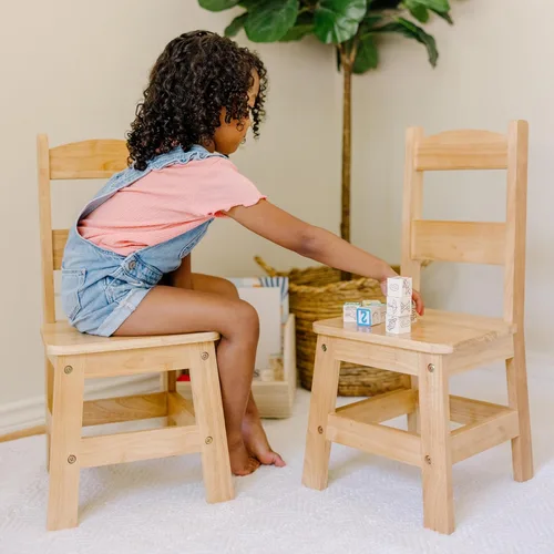 Vista 3 de Melissa & Doug - 2 unidades de sillas en madera