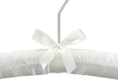 Vista 3 de Set de 8 perchas Whitmor modelo 6449-48-C, de color tierra, de satén y acolchadas