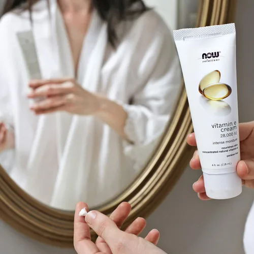Vista 4 de NOW Solutions, Crema de vitamina E 28,000 UI, humedad intensa, vitamina E concentrada, 4 onzas