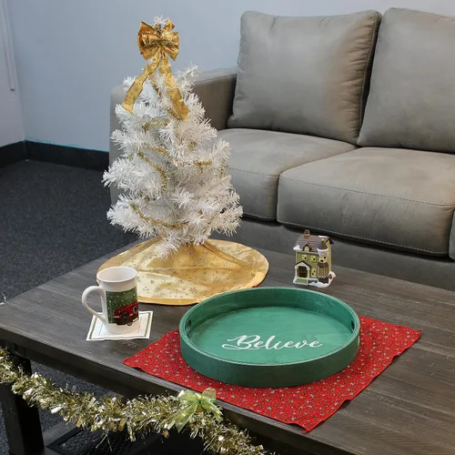 Vista 5 de Elegant Designs HG2013-GBL Bandeja de Servir Redonda de Madera Decorativa de Navidad de 13.75'' con Asas, Verde Believe