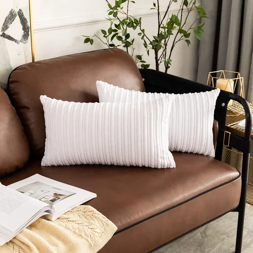 Vista 84 de UGASA - Fundas de almohada decorativas de terciopelo suave y sólidas de Navidad para sala de estar/sofá, 16 x 16 pulgadas, 2 unidades, color burdeos