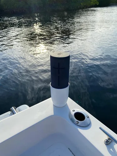 Vista 7 de E-Sea Cup Original-(Blanco). Soporte para tazas montado con succión resistente. Perfecto para barcos, tablas de remo y mucho más