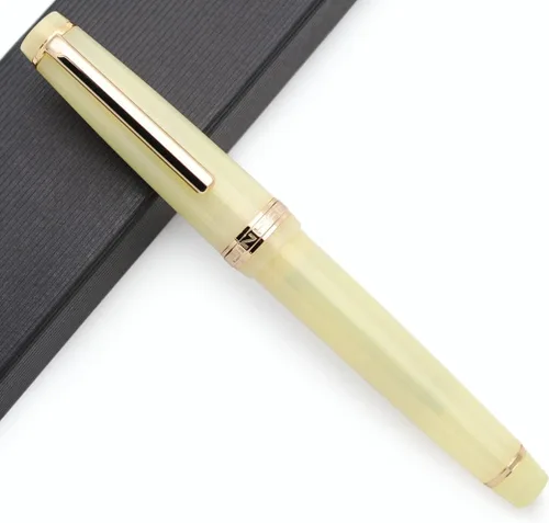 Vista 26 de Pluma estilográfica JINHAO 82 con clip dorado (punta F de 0.5mm, transparente color rosa gato)