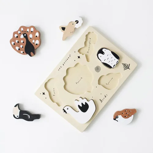 Vista 6 de Wee Gallery Bandeja de madera con forma de insectos, juguete Montessori para niños pequeños y preescolares para aprendizaje temprano y desarrollo