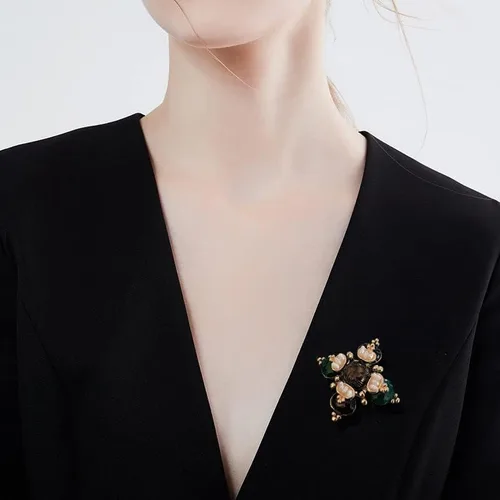 Vista 2 de Broche de cruz de perlas retro para mujer a la moda, Aleación, perla de agua dulce, Perla
