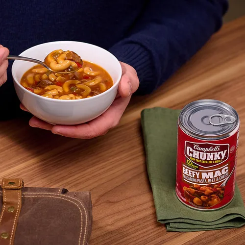Vista 4 de Campbell's Chunky Beefy Mac Soup, lata de 18.8 oz