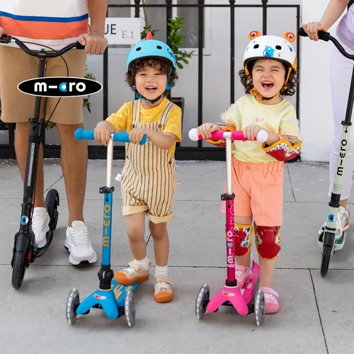 Vista 2 de Micro Kickboard - Mini Deluxe Scooter LED Plegable, 3 Ruedas, Inclinarse para Dirigir, Scooter Micro de Diseño Suizo con Ruedas LED que se Iluminan