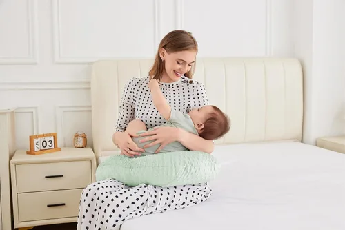 Vista 62 de Almohada de lactancia para biberón y lactancia materna, elementos esenciales de lactancia de comodidad ergonómica para mamá y bebé, almohada
