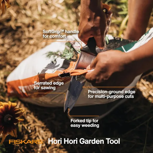 Vista 2 de Fiskars Hori Hori - Cuchillo de jardín con funda, herramienta de mano de jardinería multiusos resistente para deshierbe, plantar, excavar
