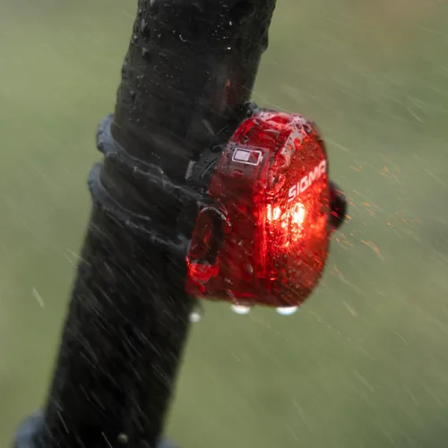 Vista 6 de SIGMA Nugget II Flash - Luz trasera para bicicleta, compacta, recargable, fácil fijación a los postes de asiento, estándar, modos intermitentes