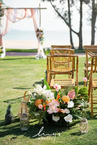 Vista 5 de Ling's moment Caja de flores falsas, tallos de vegetación artificiales artificiales, rosas de espuma, anturios, orquídea de seda, hoja de palmera