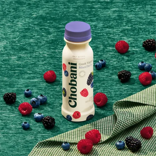 Vista 5 de Chobani® Bebida de yogur griego bajo en grasa de bayas mixtas 7 onzas líquidas