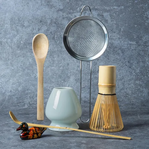 Vista 8 de Juego de batidor de matcha, kit para hacer matcha con batidor (soporte Chasen), soporte de batidor de cerámica (negro), pala de bambú, tamizador