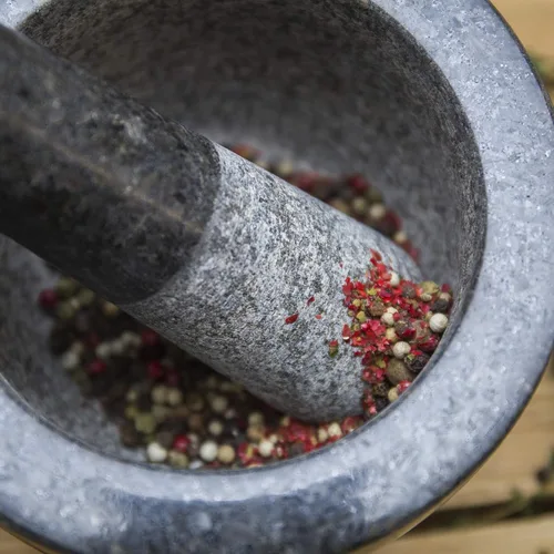 Vista 9 de ChefSofi Juego de mortero y mano de mortero - Exterior pulido negro - Capacidad de 1.5 tazas