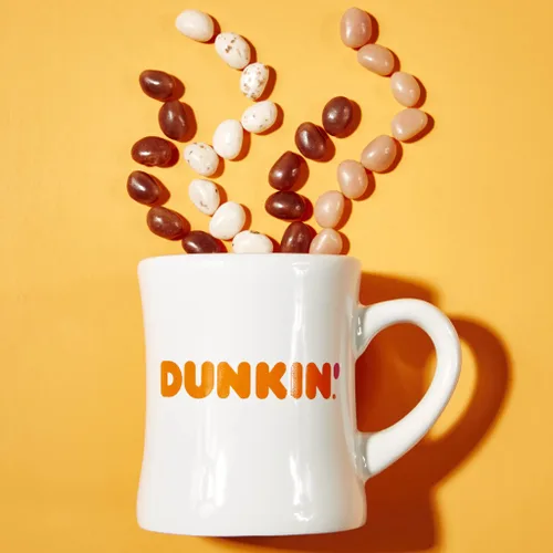 Vista 3 de Dunkin' - Caramelos de gelatina con sabor a café helado, paquete de 2, aperitivos y dulces de Frankford Candy