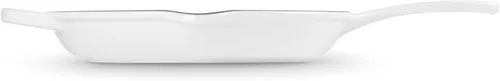 Vista 3 de Le Creuset Sartén de hierro fundido esmaltado con mango de hierro fundido, 10.25 pulgadas (1-34 qt.), Blanco