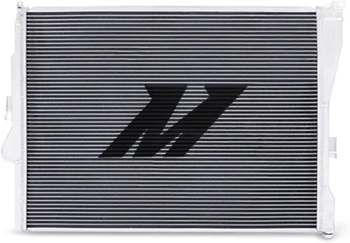 Vista 2 de Mishimoto MMRAD-E46-323 Radiador de aluminio de alto rendimiento compatible con BMW E46 Serie 3 1999-2006