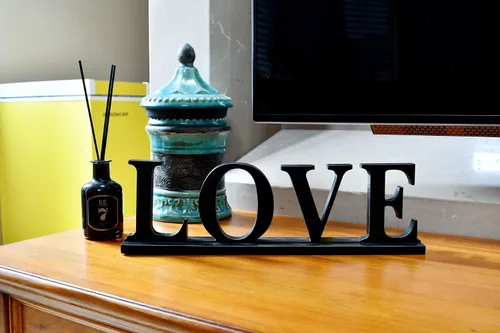 Vista 2 de Decoración de mesa con letras de bloque de amor de madera rústica
