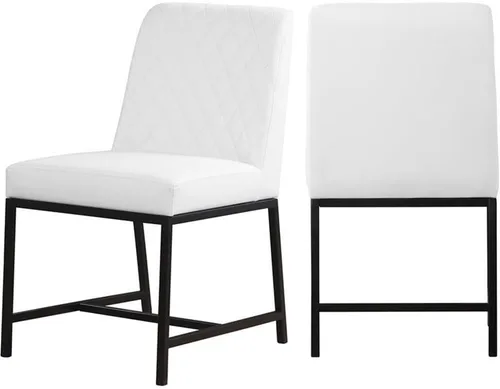 Meridian Furniture Bryce Collection Modern - Silla de comedor tapizada de piel sintética contemporánea con patas de metal negro mate, juego de 2,