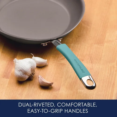 Vista 5 de Rachael Ray Cucina - Juego de ollas y sartenes antiadherentes anodizadas, 12 piezas, gris con asas azules