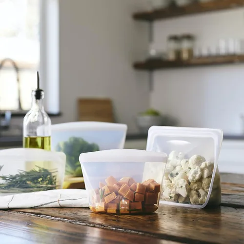 Vista 2 de Bolsa de almacenamiento de alimentos reutilizable de silicona premium Stasher, transparente, apta para microondas, al vacío, lavavajillas, horno