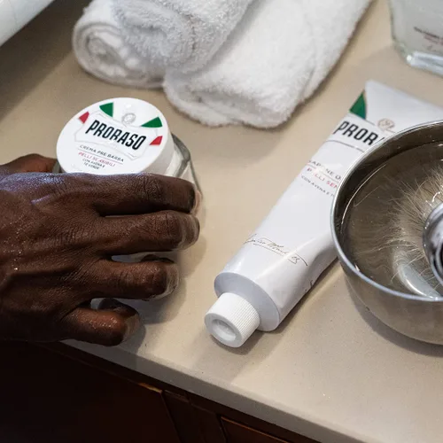 Vista 4 de Proraso Crema acondicionadora preafeitada para hombres, fórmula para piel sensible con avena y té verde, 3.6 onzas (paquete de 1)