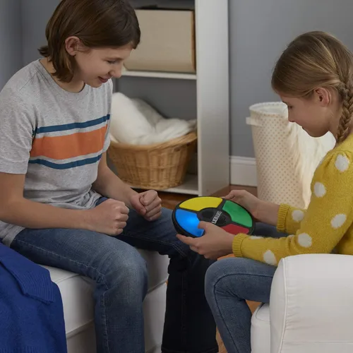 Vista 8 de Hasbro Gaming Simon - Juego de memoria electrónica portátil con luces y sonidos para niños a partir de 8 años