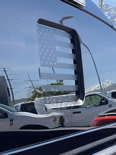 Vista 3 de Calcomanía de bandera estadounidense para ventana central trasera compatible con Ford Ranger 2019-2023 (negro mate)