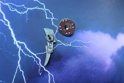 Vista 7 de Jim Clift Design Pin de solapa Lightning Bolt