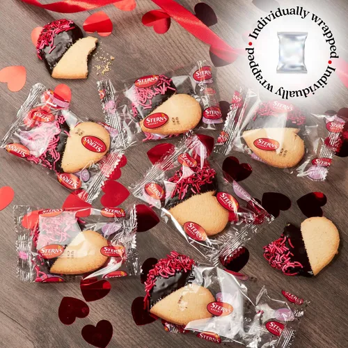 Vista 5 de Galletas de Chocolate Galletas de Mantequilla en Forma de Corazón Sumergidas en Chocolate y Con Chispas Rojas Comparte tu Amor con Mamá, Papá