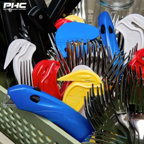 Vista 8 de Pacific Handy Cutter RSC-432 Cortador de seguridad para restaurante con campana de seguridad de bloqueo automático, desechable, seguro